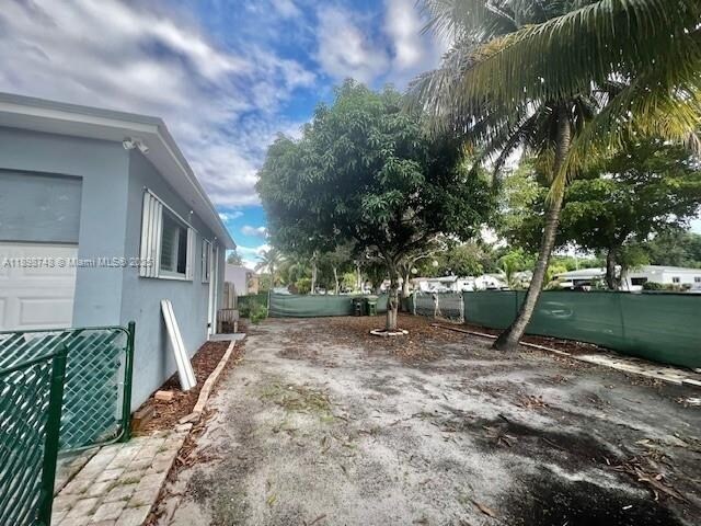 Building Photo - 805 NE 134th St