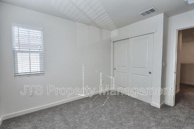 Building Photo - 2097 Shady Tree Cir