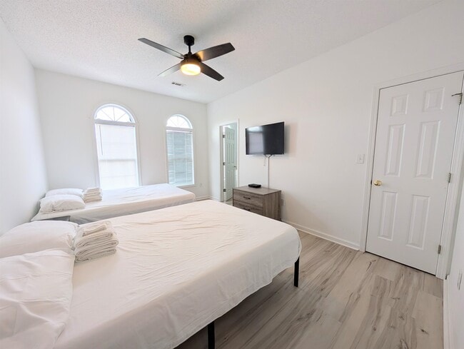 Building Photo - 9754 Leyland Dr