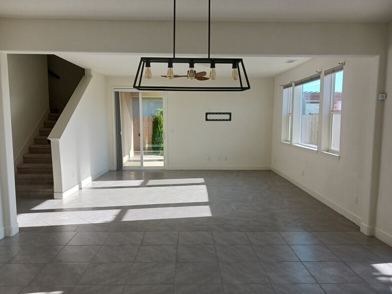 Building Photo - 103 Pilot Peak Dr