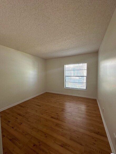 Building Photo - 9905 Pineapple Tree Dr