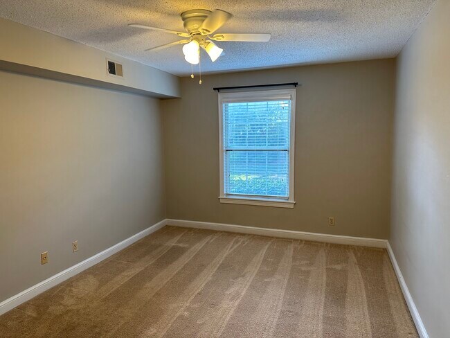 Building Photo - 2601 Arlington Blvd