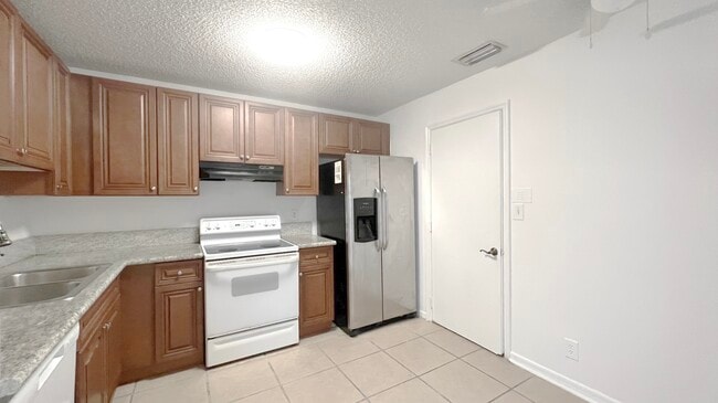 Building Photo - 10919 Mainsail Dr