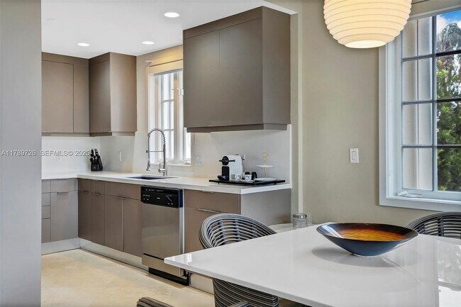 Building Photo - 19227 Fisher Island Dr