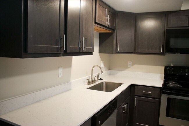 Interior Photo - 812 W Nevada St