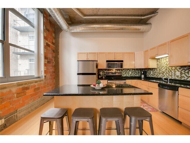 Building Photo - 521 S 7th St