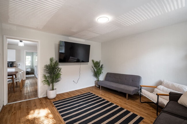 Building Photo - 1529 N Jefferson St