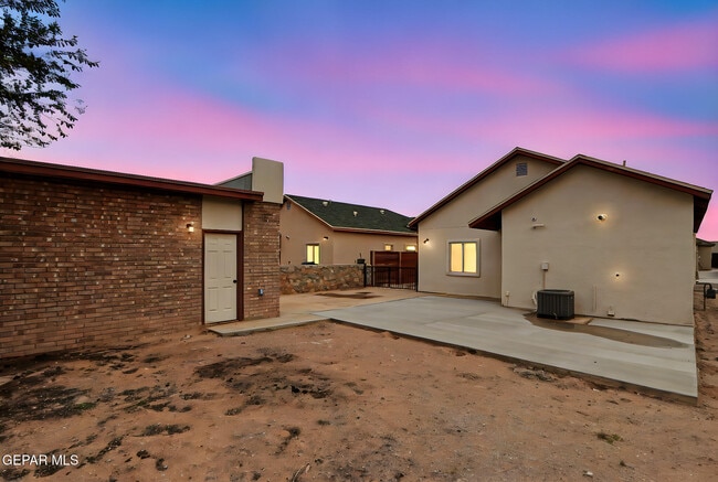 Building Photo - 14373 Tobe Davis Dr