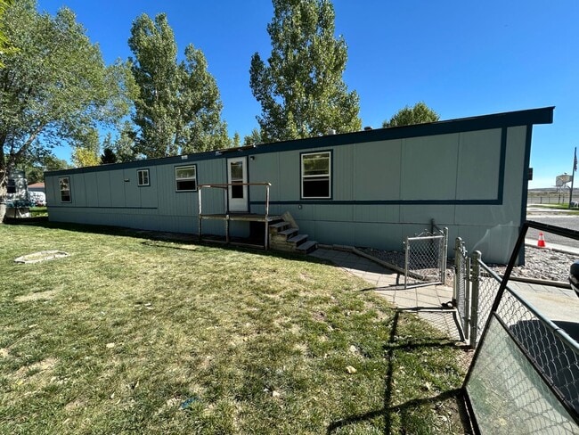 Building Photo - 3 Bed 2 Bath Mobile Home W/ Many Amenities...