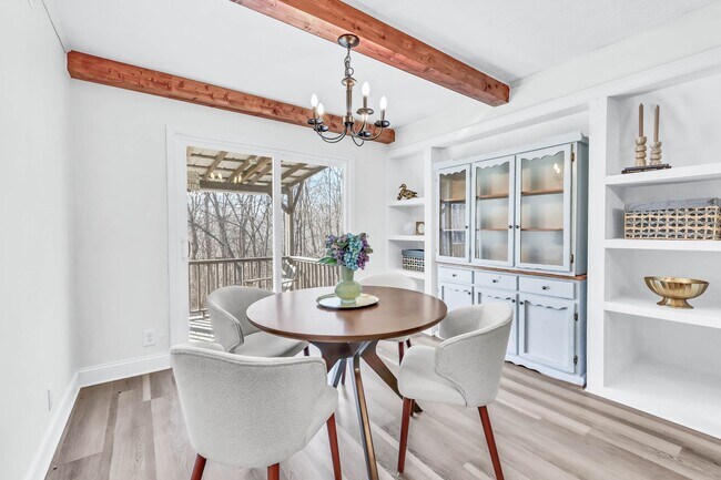 Building Photo - 398 Frontier Ln