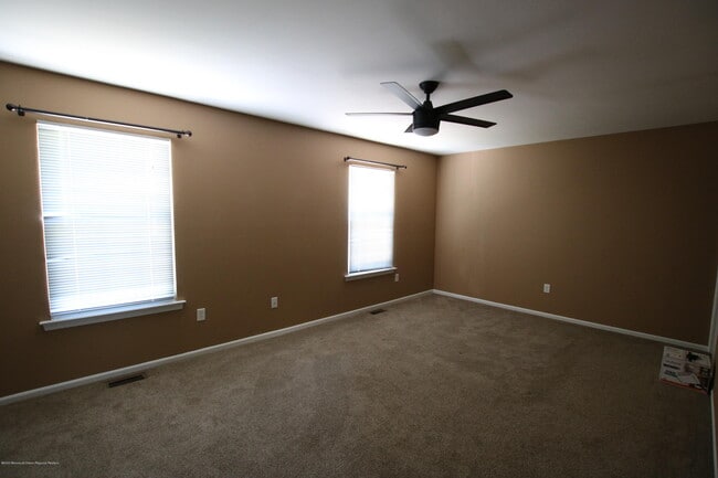 Building Photo - 62 Redwood Dr