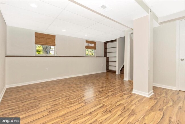 Building Photo - 207 Contour Rd