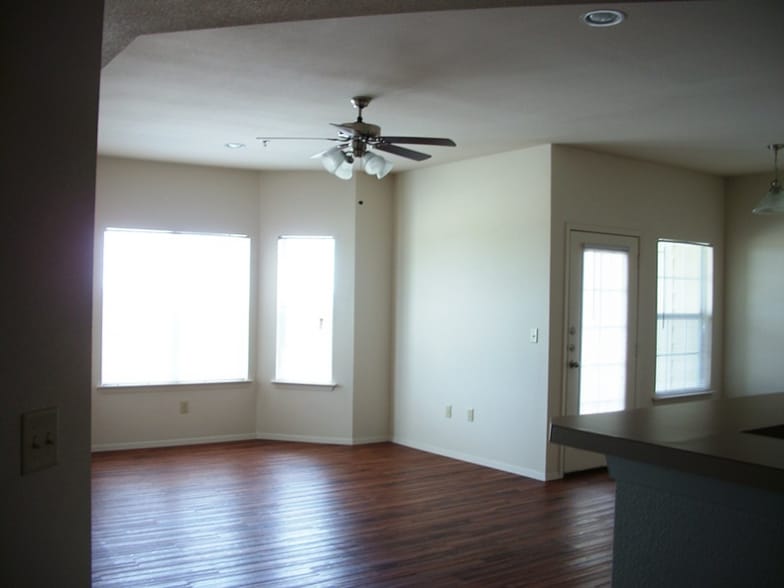 Building Photo - 712 Constitution Dr