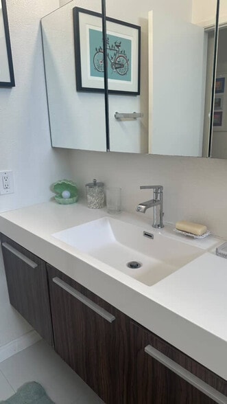 Building Photo - 11645 Montana Ave