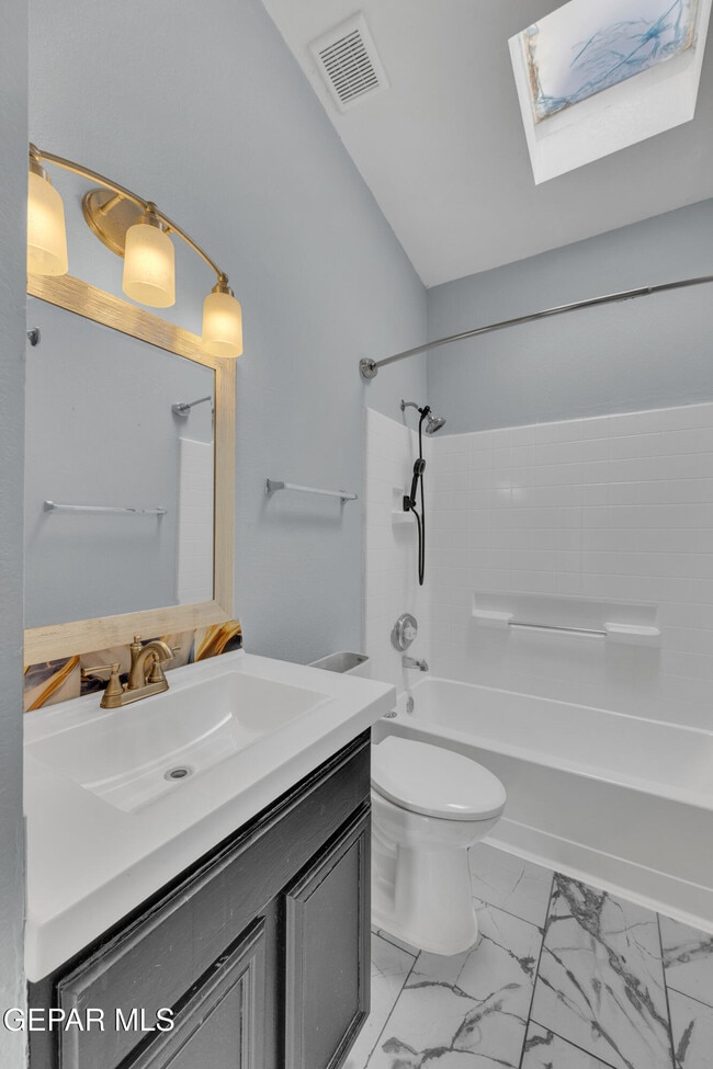 Building Photo - 536 Achim Dr