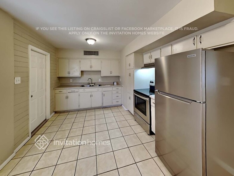 Building Photo - 5012 W McLellan Rd