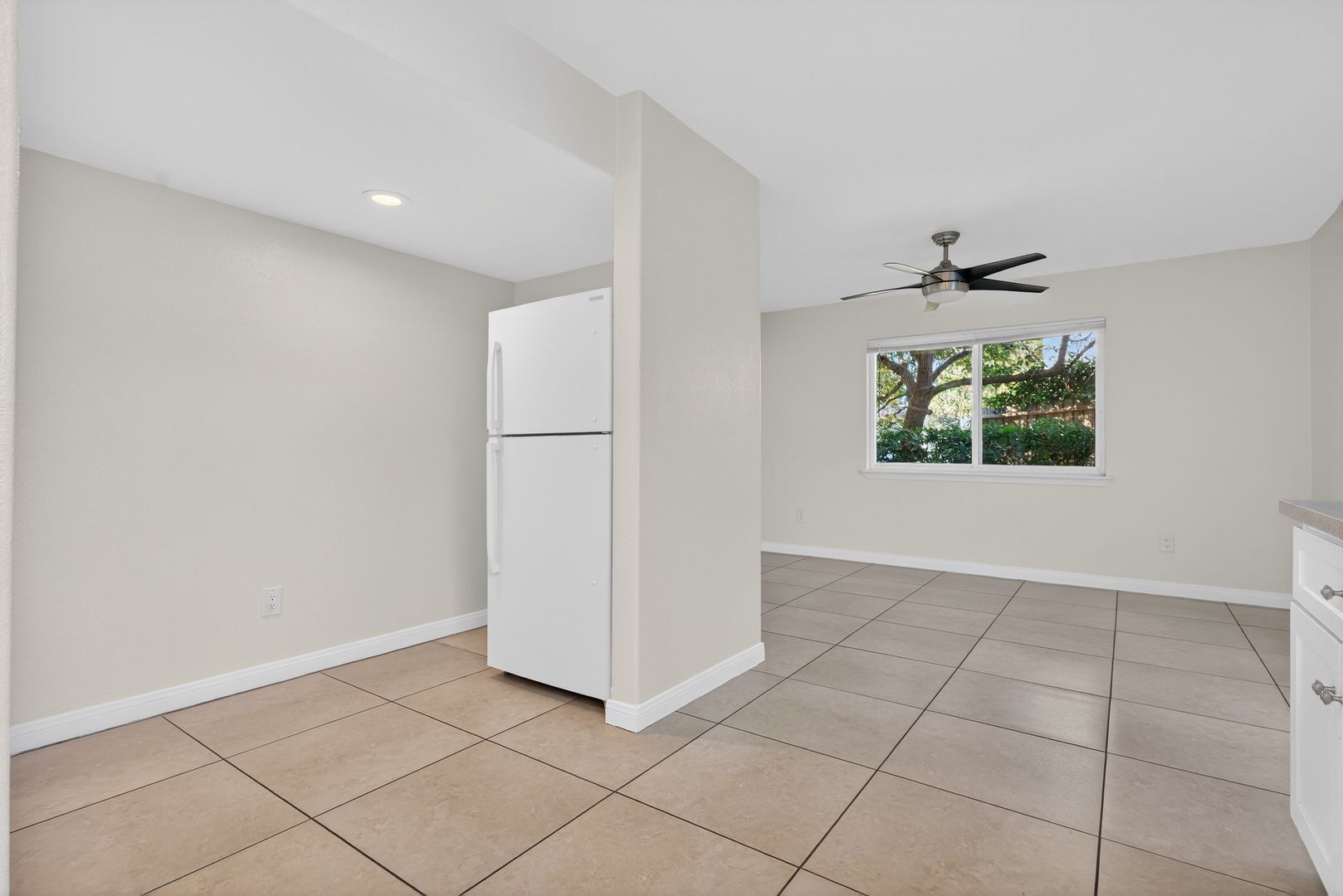 Building Photo - 2884 La Salle Ave