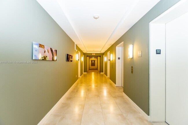 Building Photo - 950 Brickell Bay Dr