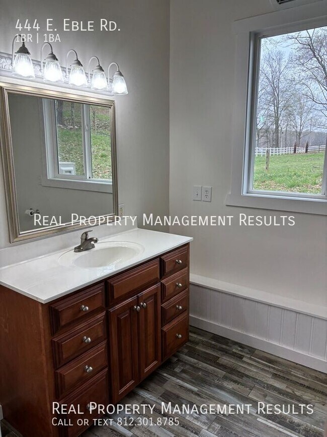 Building Photo - 444 E Eble Rd