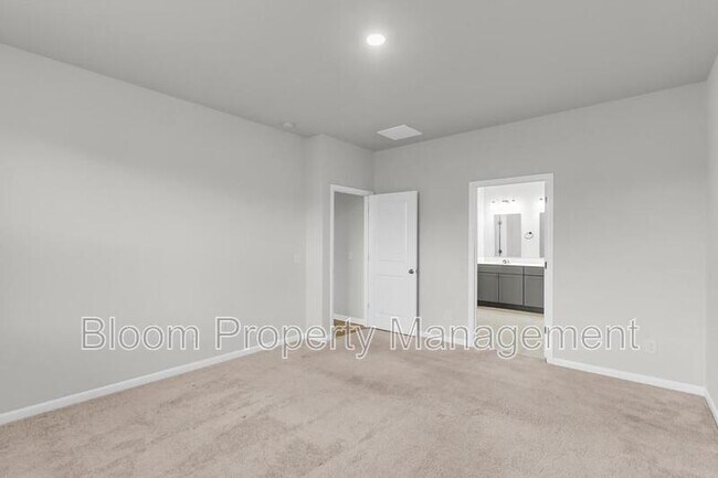 Building Photo - 227 Shortmarsh St