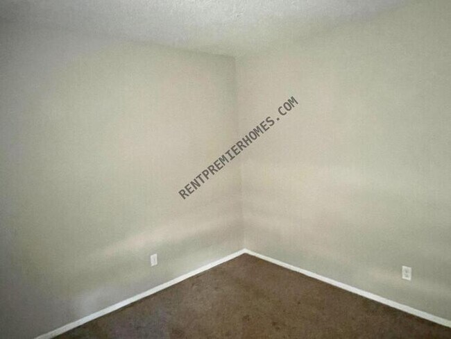 Building Photo - 917 Nicole Dr