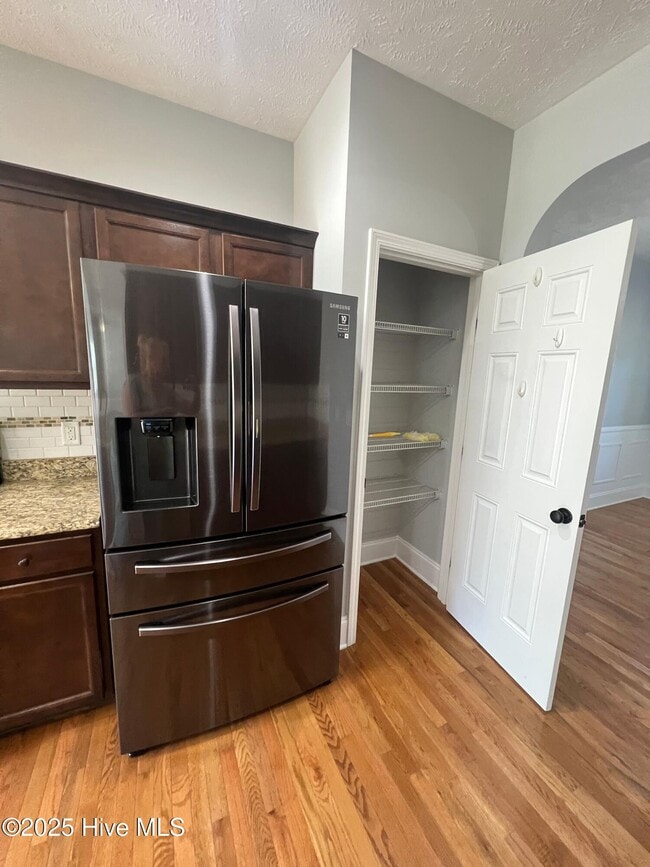 Building Photo - 127 Lightwater Dr