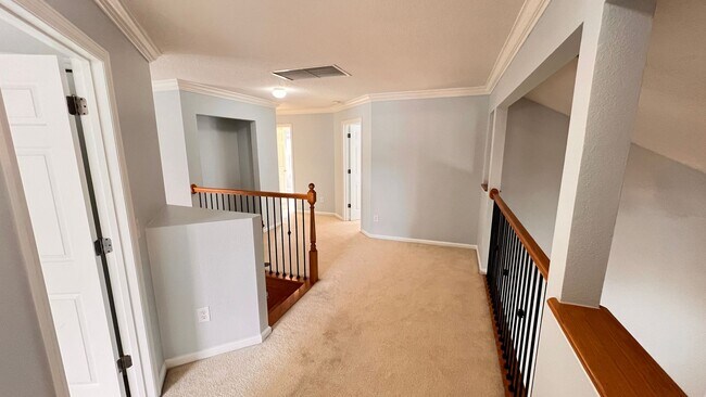 Building Photo - Available NOW! Stunning 4-Bedroom Home in ...