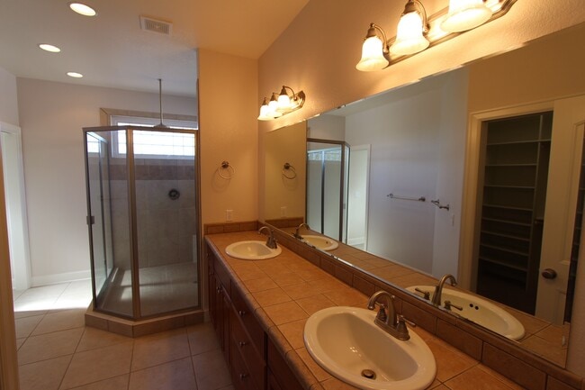 Building Photo - 860 Jackwood St SE