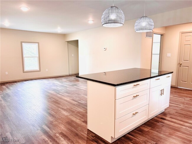 Building Photo - 466 Efts Ln