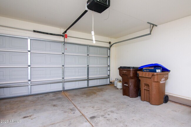 Building Photo - 44640 Yucca Ln