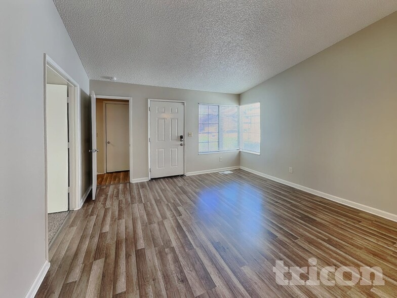 Building Photo - 2020 Burnside Dr