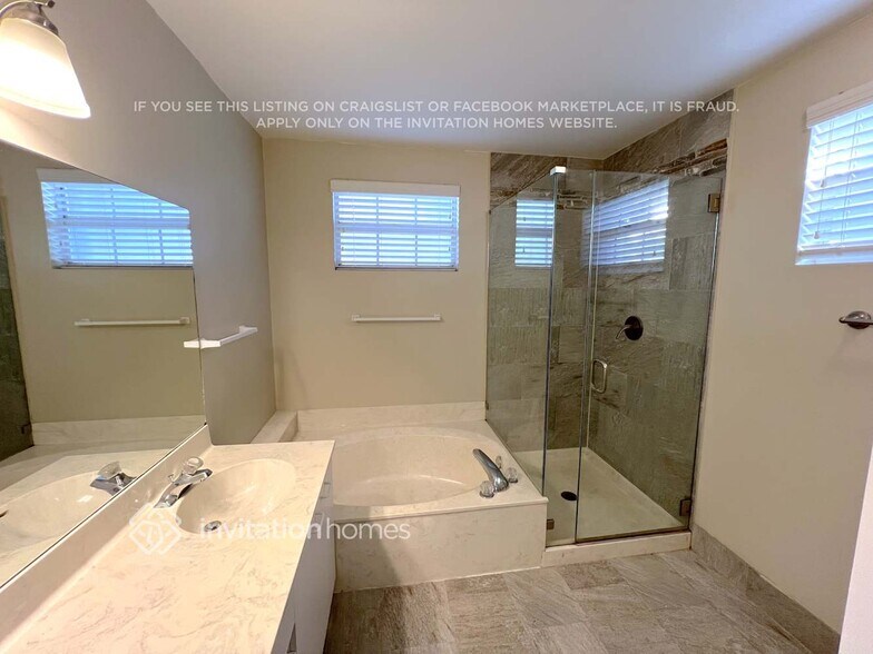 Building Photo - 117 NW 117th Ter