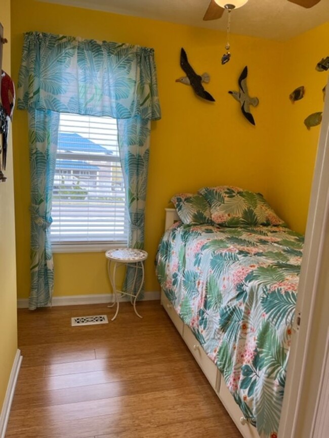 Building Photo - SEASONAL RENTAL 2 Bedroom Condo in Surf City