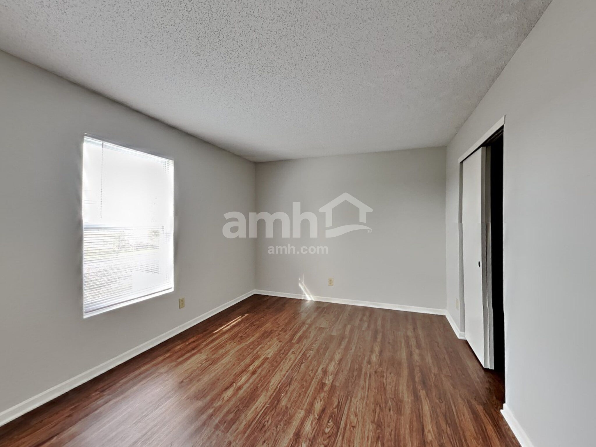 Building Photo - 2120 Bridlewood Dr