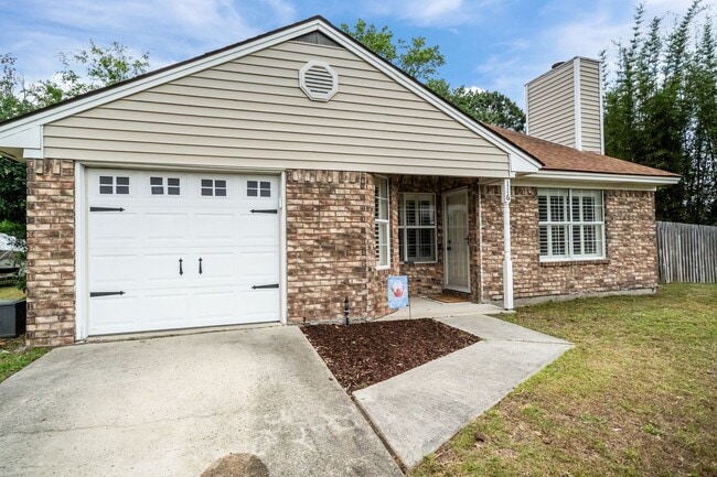 Building Photo - Whitemarsh Island Gem - Charming 3-Bedroom Home on a Corner Lot in Battery Point