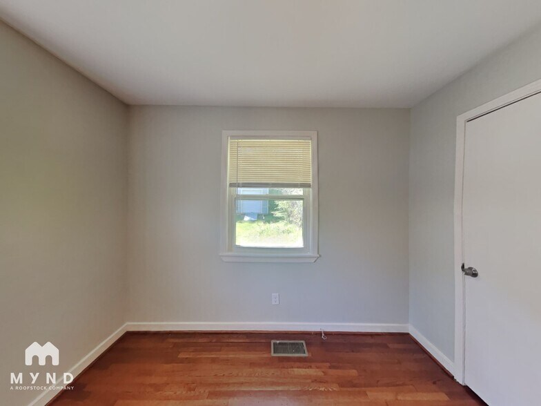 Building Photo - 724 Park Ln