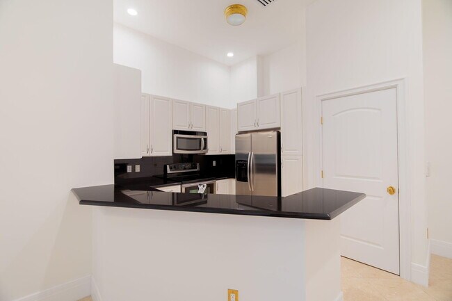 Building Photo - 701 S Olive Ave