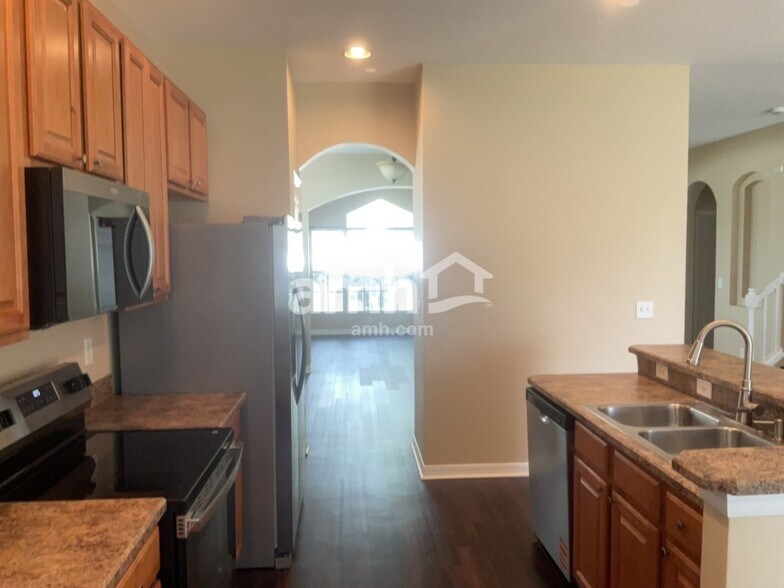 Building Photo - 3124 Shady Lily Ln