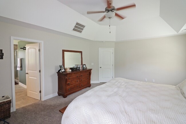 Building Photo - "Spacious 4-Bedroom Gem with 3.5 Baths and...