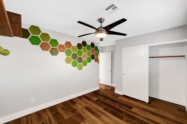 Building Photo - Remodeled Three Bedroom in Summerlin! No carpet!