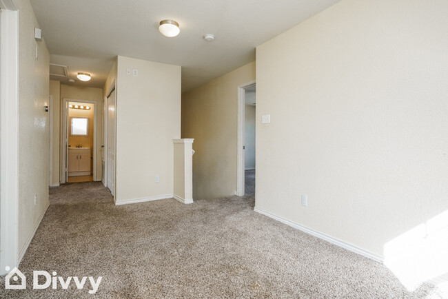 Building Photo - 5525 Venera Ct