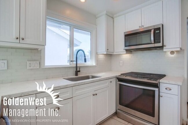 Building Photo - Newly Remodeled 5Bdm 3Ba Single-Family Hom...
