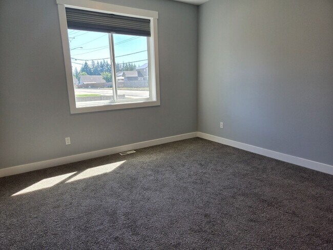 Building Photo - 1702 Aaron Dr