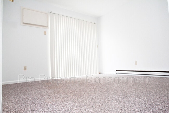 Building Photo - 267 Willow Springs