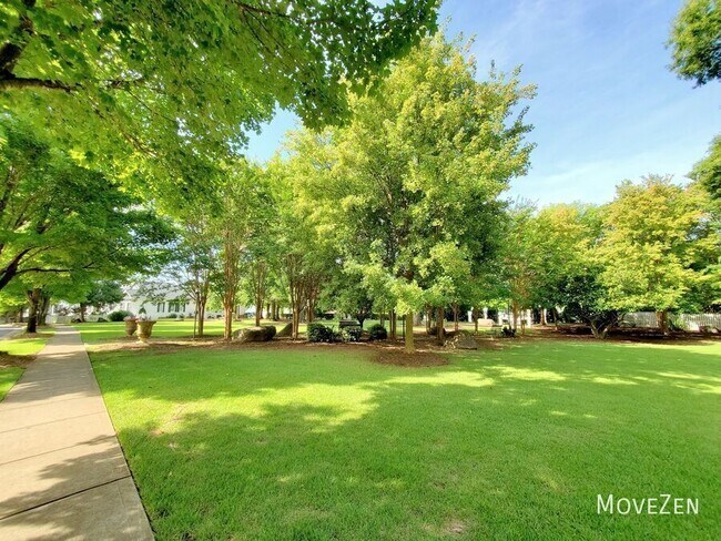 Building Photo - 17011 Hedgerow Park Rd