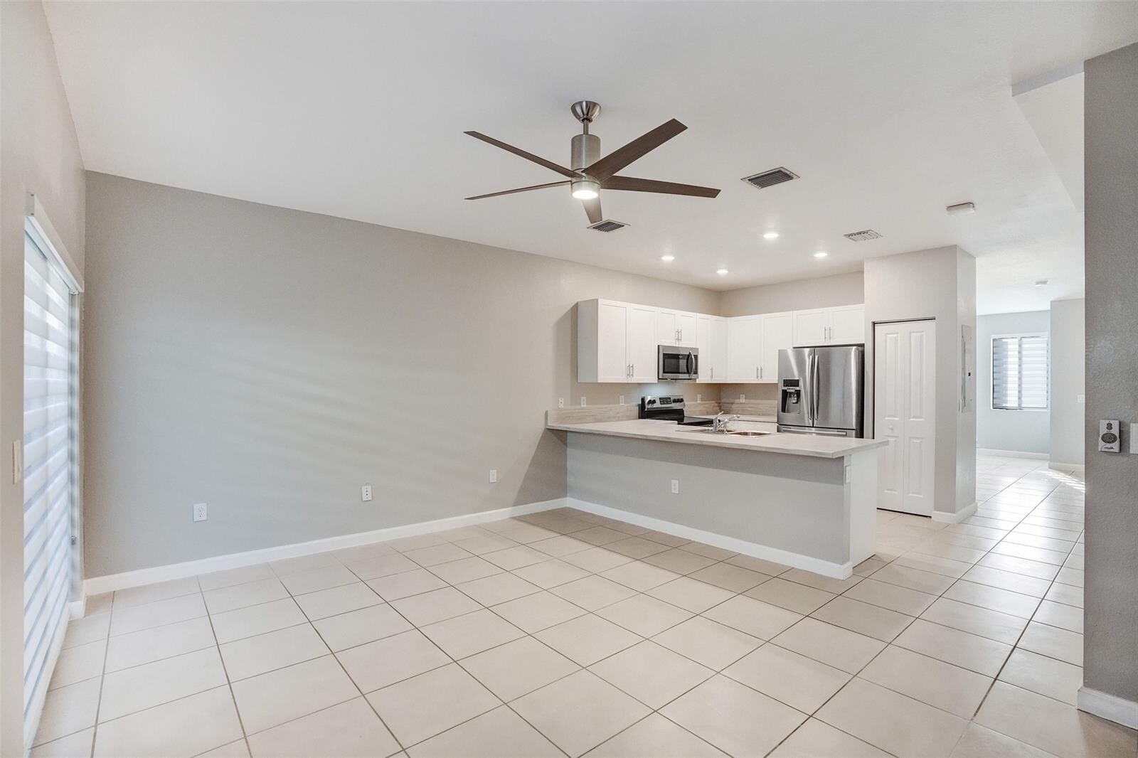 Building Photo - 389 NE 208th Ter