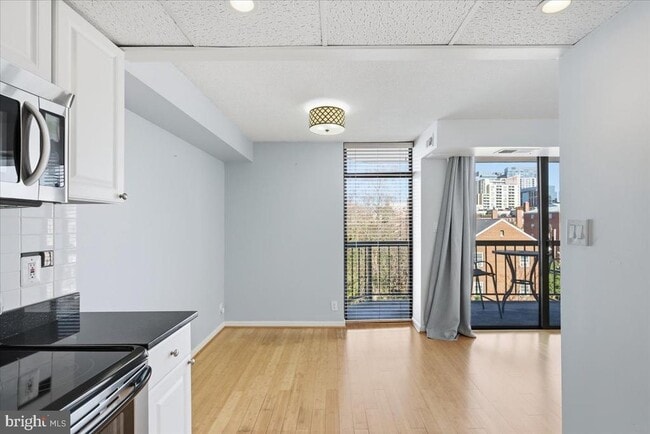 Building Photo - 1401 N Rhodes St