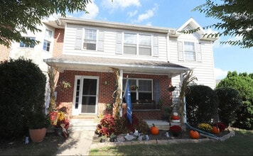 Building Photo - 641 Chickadee Dr