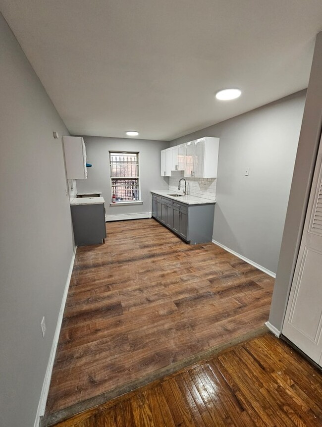 52-54 W Stratford PL 4 - 54 W Stratford Pl