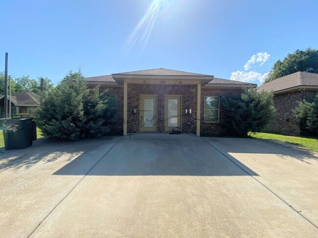 Building Photo - 146 Arlington Dr